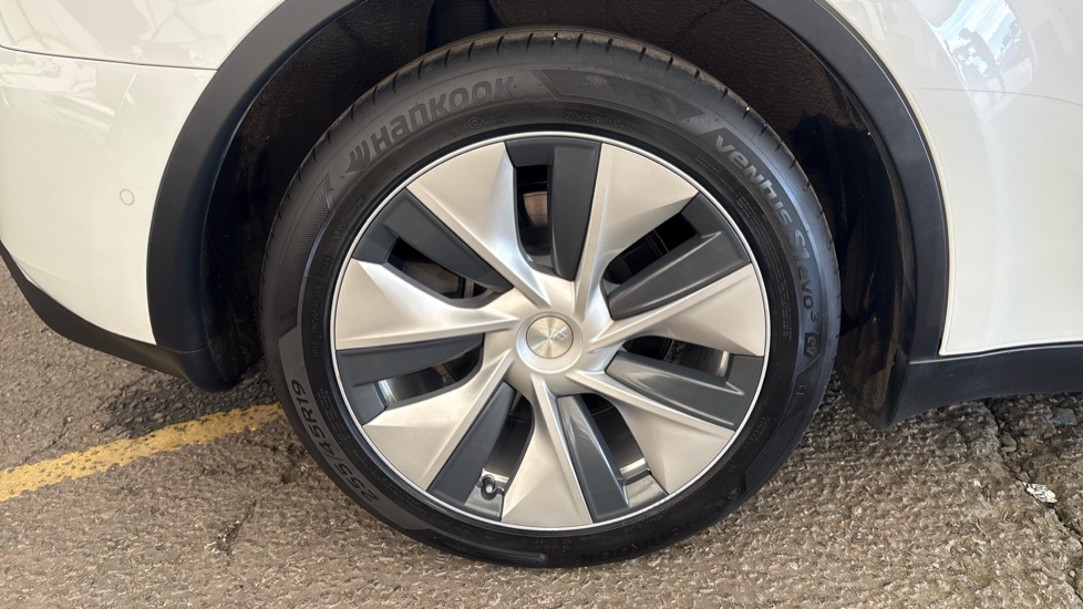 TESLA MODEL Y Image 19
