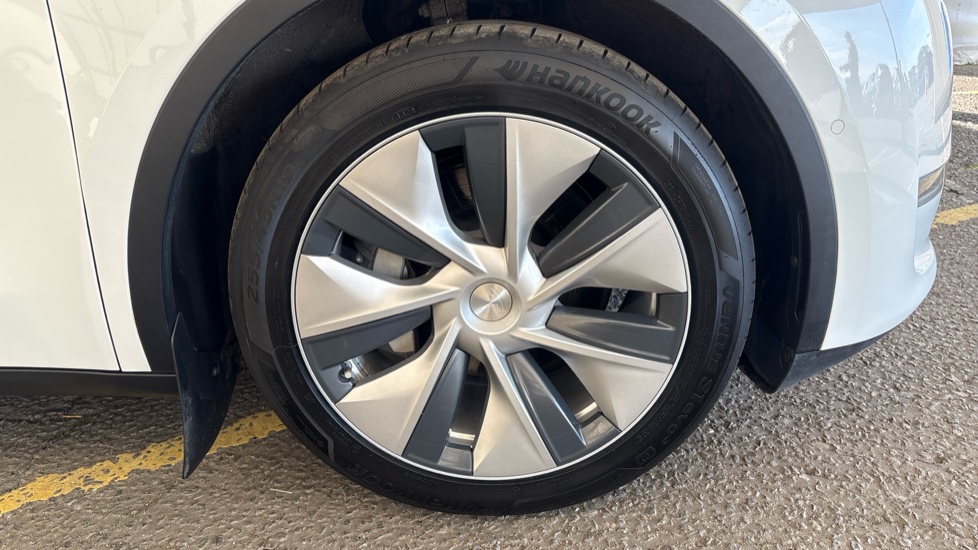 TESLA MODEL Y Image 20