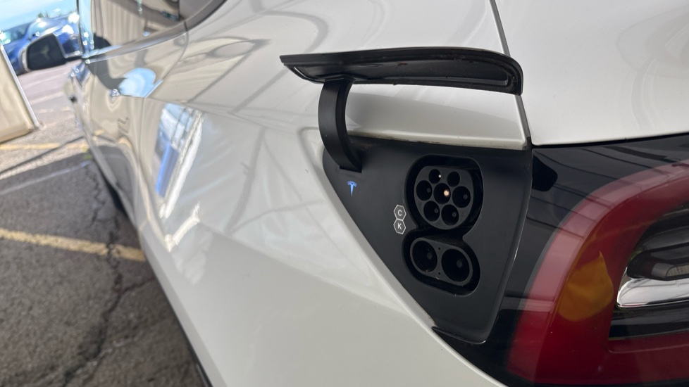 TESLA MODEL Y Image 21