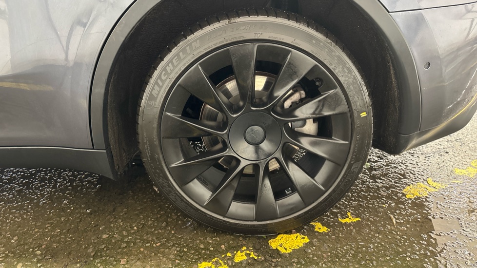 TESLA MODEL Y HATCHBACK Long Range AWD 5dr Auto