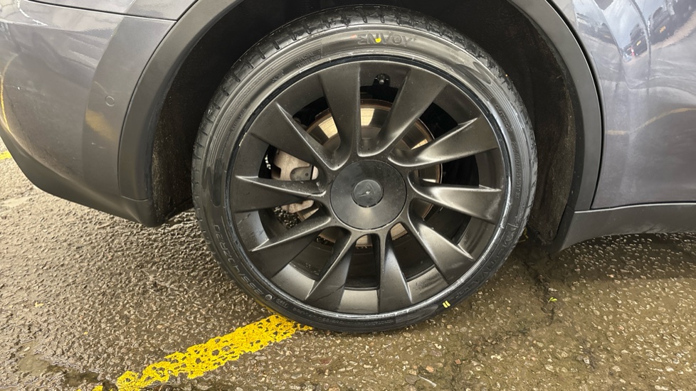 TESLA MODEL Y HATCHBACK Long Range AWD 5dr Auto