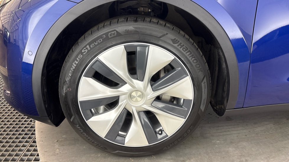 TESLA MODEL Y HATCHBACK Long Range AWD 5dr Auto