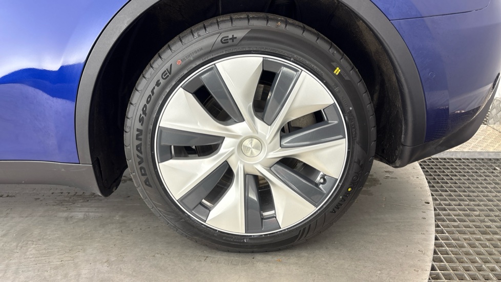 TESLA MODEL Y HATCHBACK Long Range AWD 5dr Auto