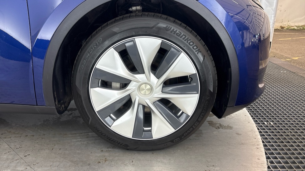 TESLA MODEL Y HATCHBACK Long Range AWD 5dr Auto