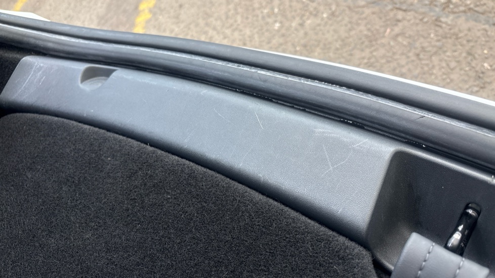 TESLA MODEL Y Scratches and scuff
