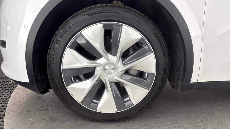 TESLA MODEL Y Image 17