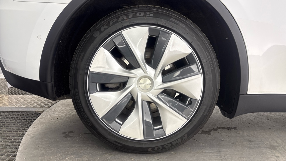 TESLA MODEL Y Image 19