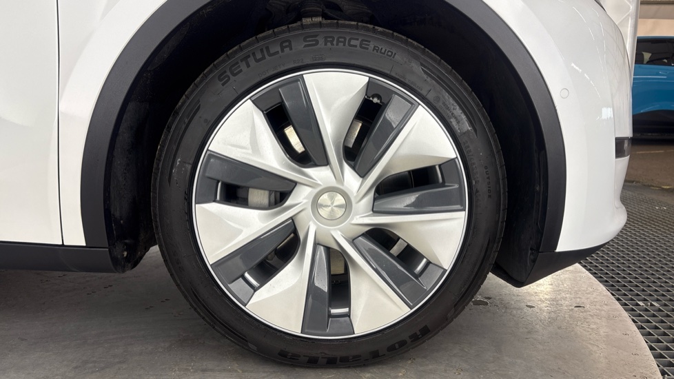 TESLA MODEL Y Image 20
