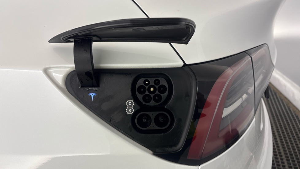 TESLA MODEL Y Image 21