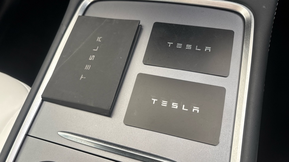 TESLA MODEL Y 2 keys available