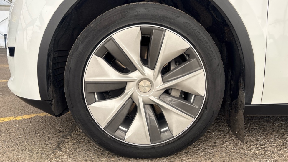 TESLA MODEL Y Image 17