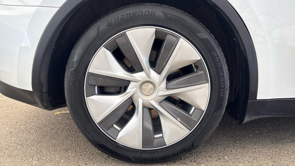 TESLA MODEL Y Image 19