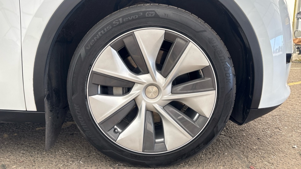 TESLA MODEL Y Image 20