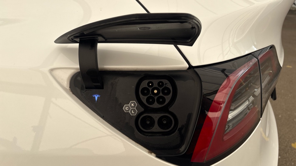 TESLA MODEL Y Image 21