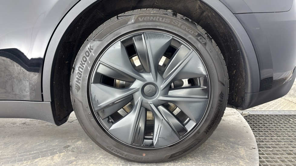 TESLA MODEL Y HATCHBACK Long Range RWD 5dr Auto