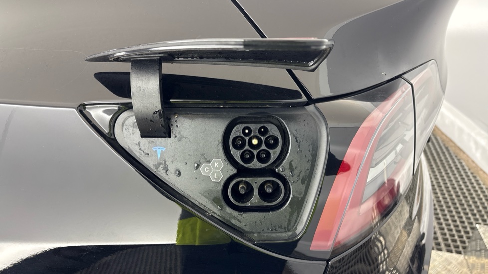 TESLA MODEL Y HATCHBACK Long Range RWD 5dr Auto