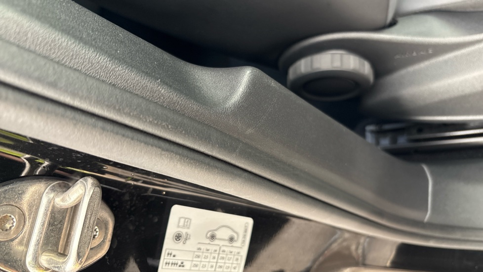 VOLKSWAGEN ID.4 scratches