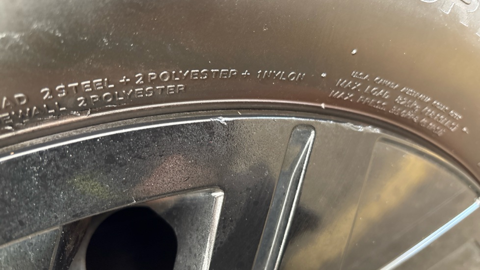 VOLKSWAGEN ID.4 scuff