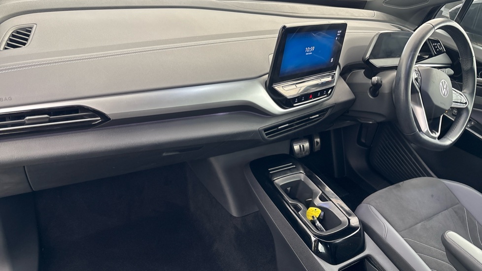 VOLKSWAGEN ID.4 Image 10
