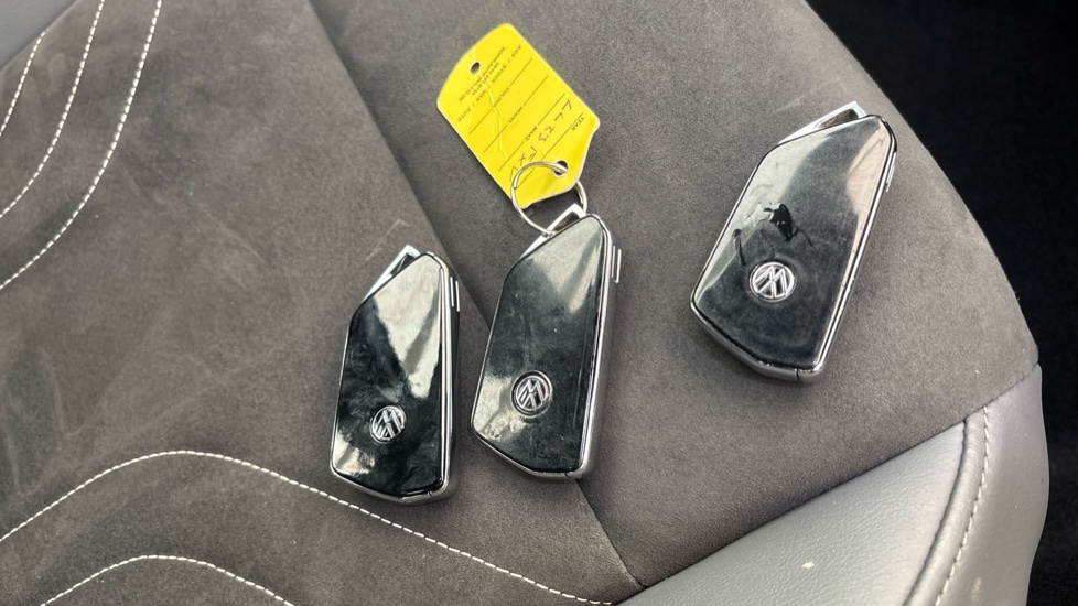 VOLKSWAGEN ID.4 three keys