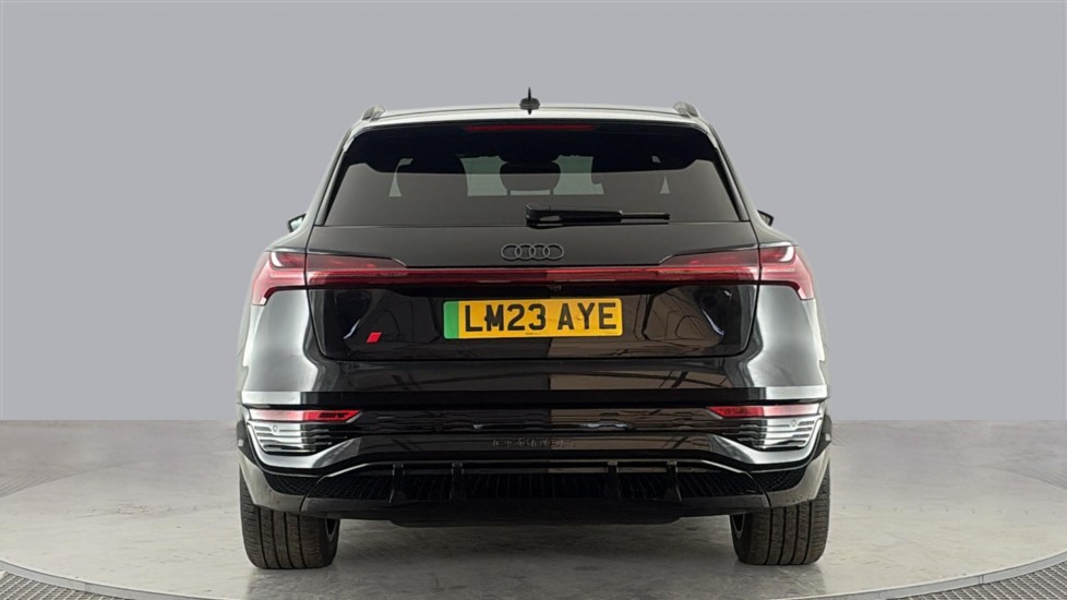 AUDI Q8 Image 4