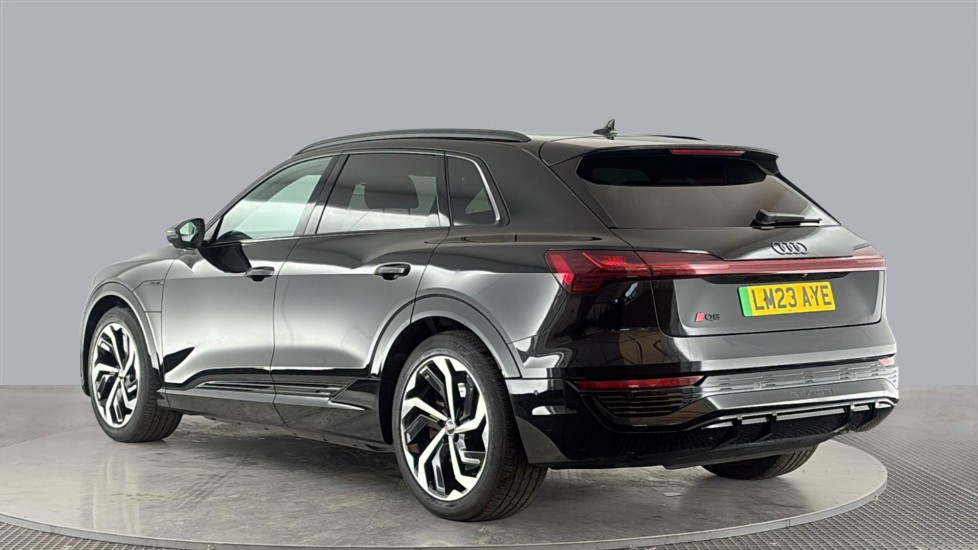 AUDI Q8 Image 3