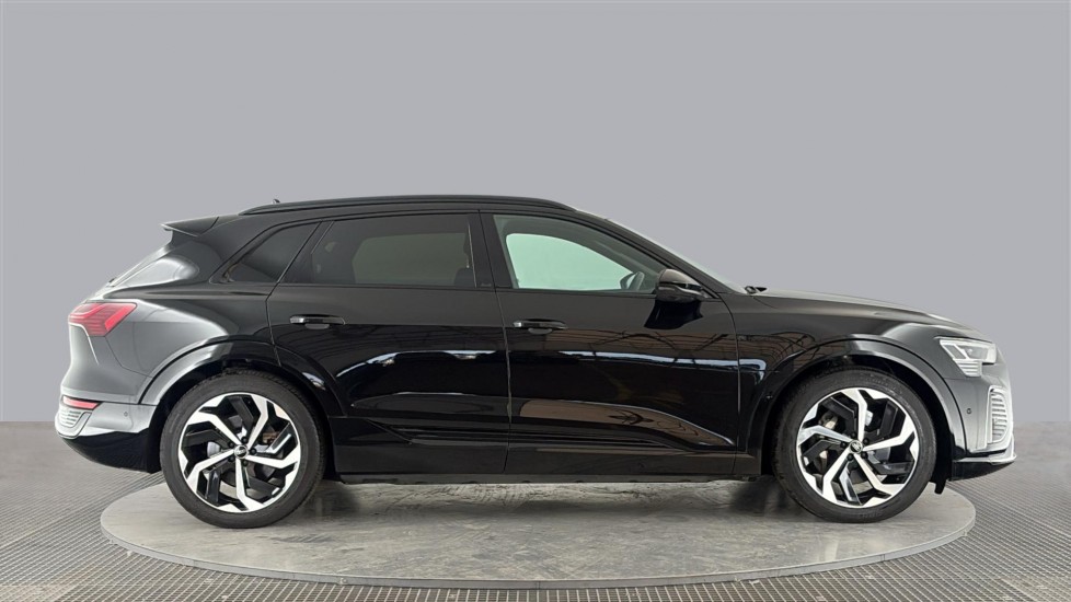 AUDI Q8 Image 6