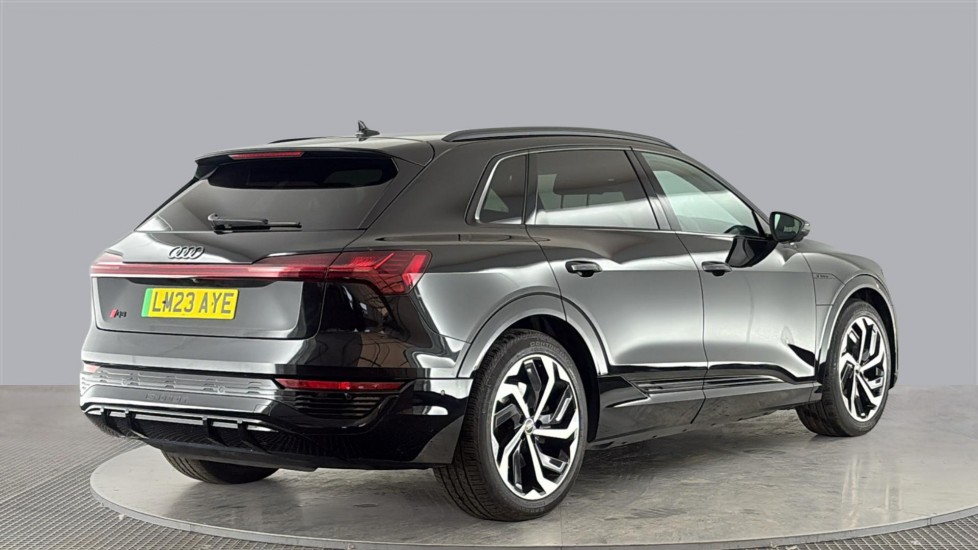 AUDI Q8 Image 5