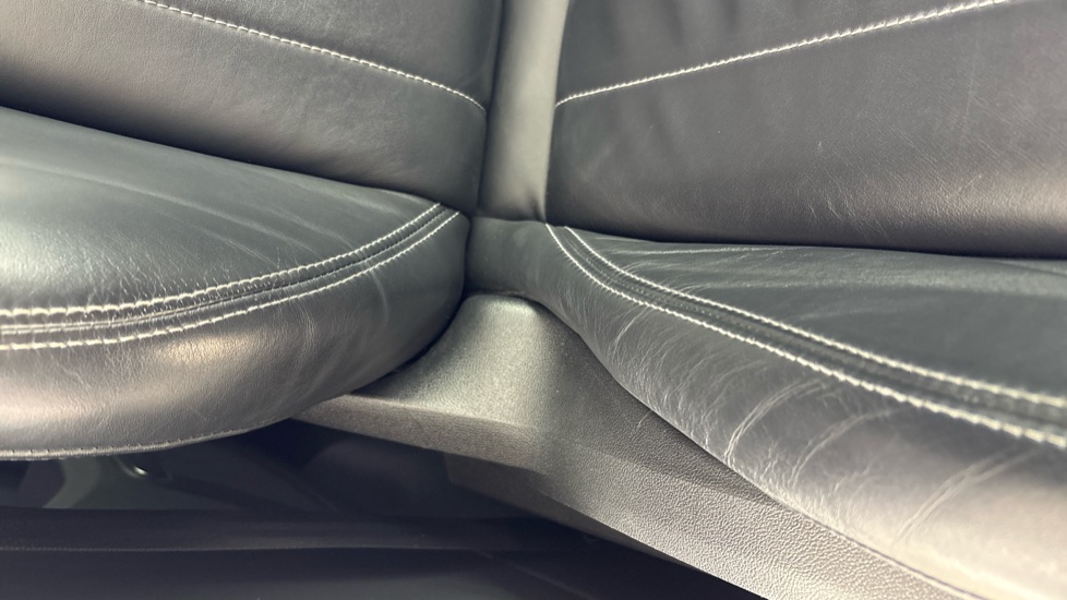 AUDI Q8 Worn