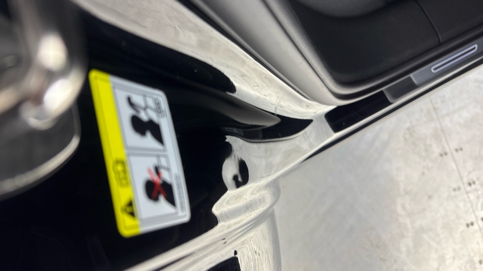 AUDI Q8 Dents