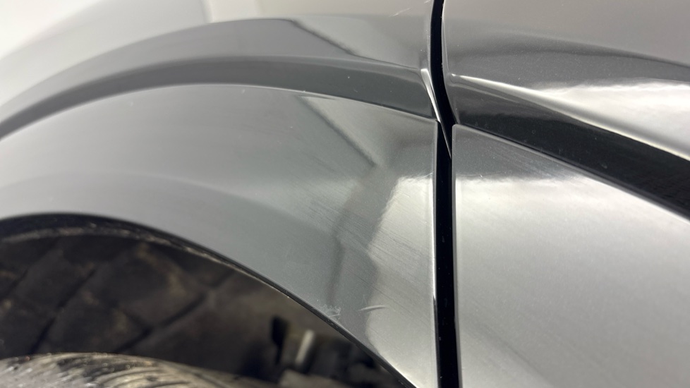 AUDI Q8 Scratches