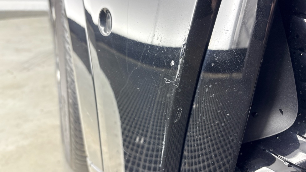AUDI Q8 Scuff and chips