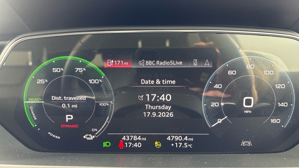 AUDI Q8 Image 13