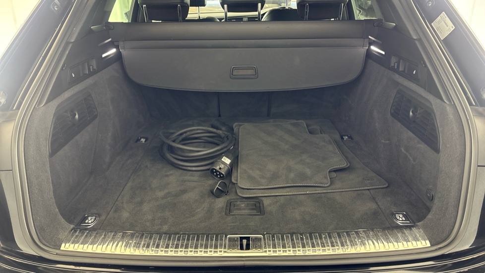 AUDI Q8 Image 15