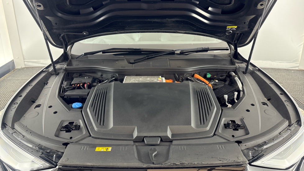 AUDI Q8 Image 16