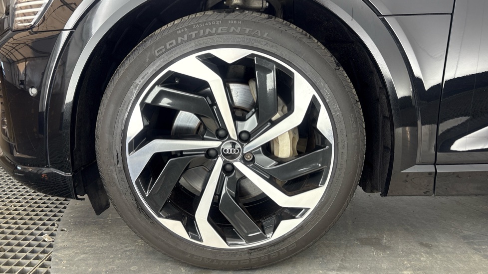 AUDI Q8 Image 17