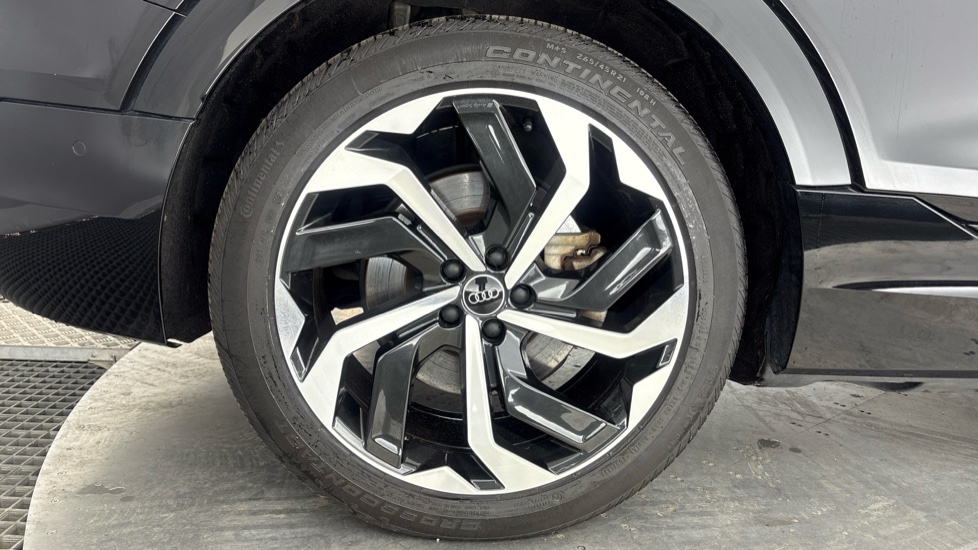 AUDI Q8 Image 19