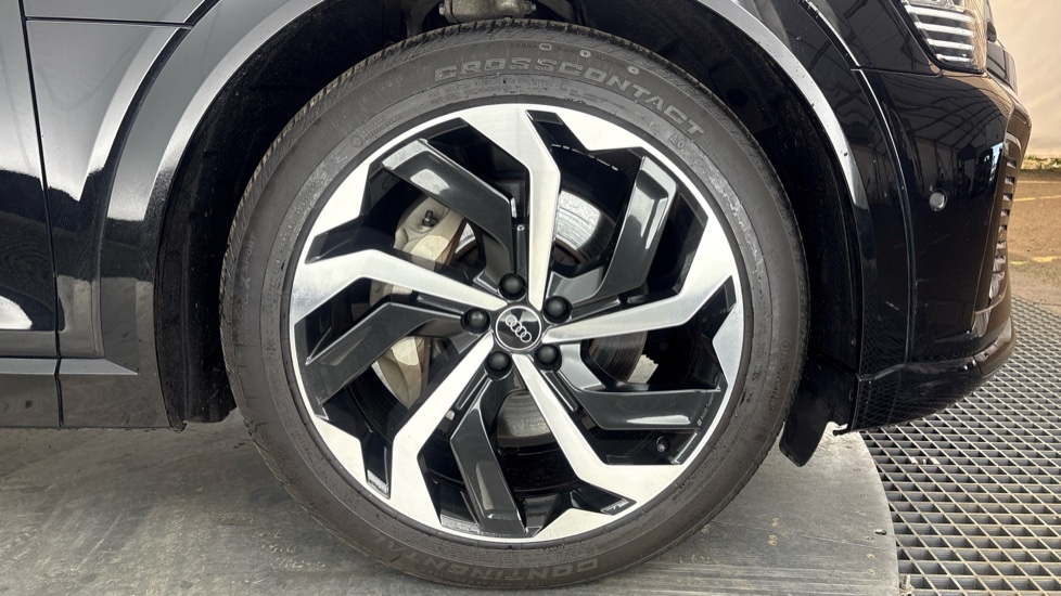 AUDI Q8 Image 20