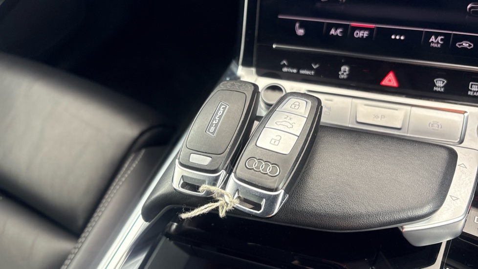 AUDI Q8 2 keys available