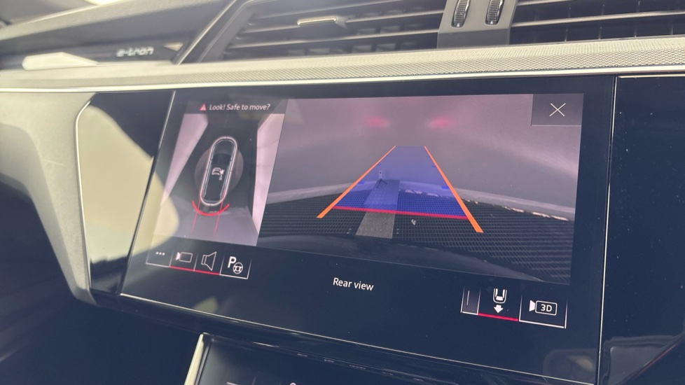 AUDI Q8 Reverse camera