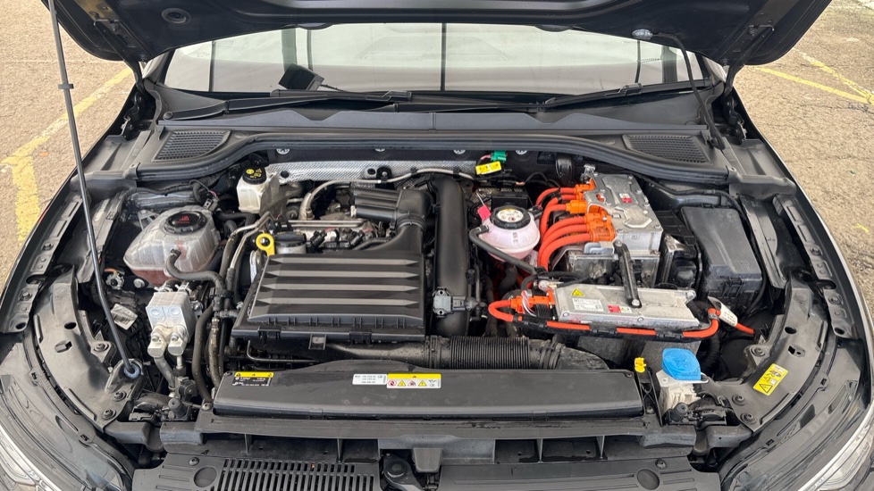 VOLKSWAGEN GOLF Image 16