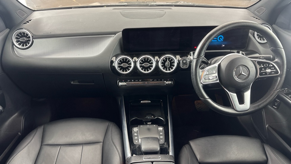 MERCEDES EQA Image 11