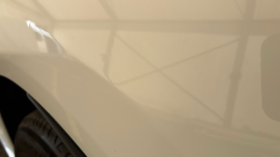 MERCEDES EQC Dent