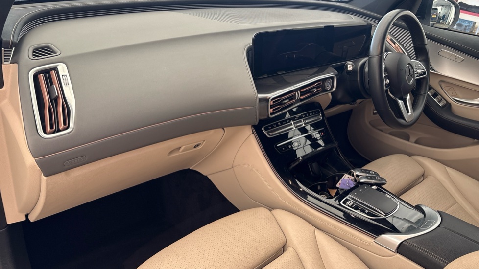MERCEDES EQC Image 10