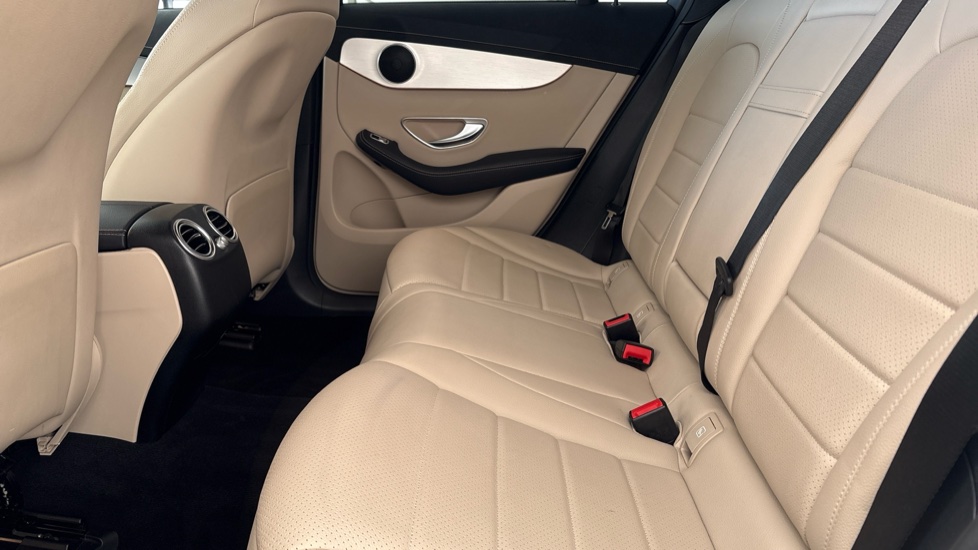 MERCEDES EQC Image 14