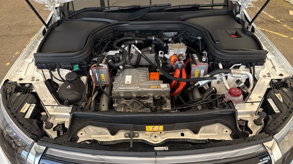 MERCEDES EQC Image 16