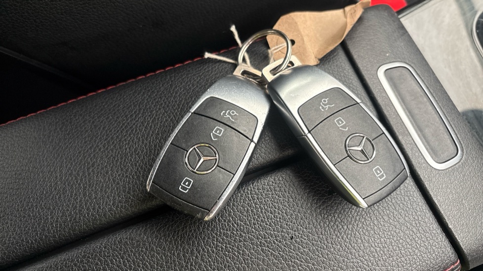 MERCEDES-BENZ A CLASS SALOON SPECIAL EDITIONS A250e AMG Line Premium Edition 4dr Auto