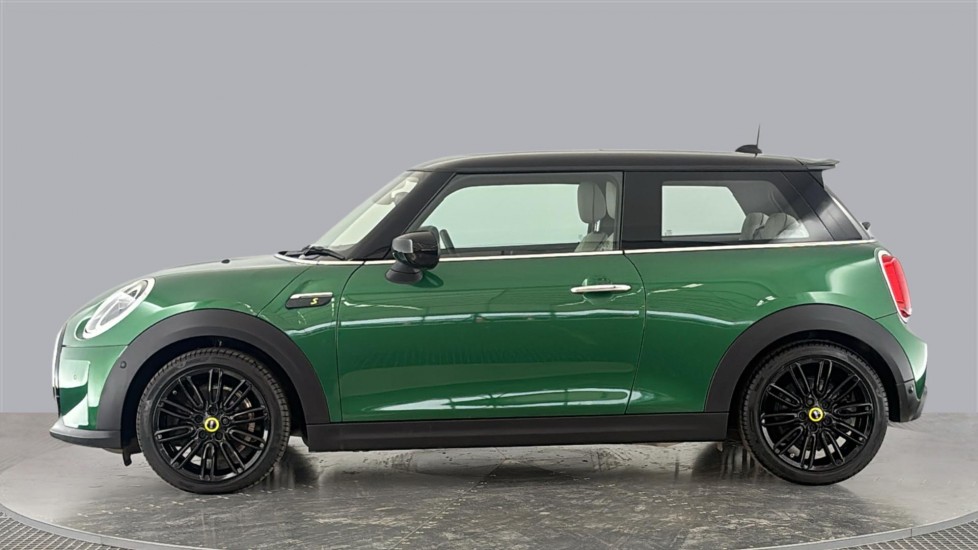 MINI HATCHBACK Image 2