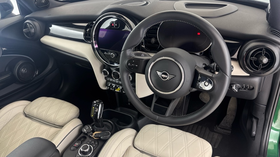 MINI HATCHBACK Image 9