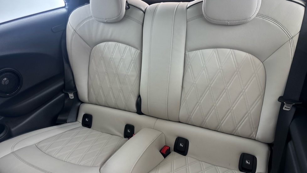MINI HATCHBACK Image 14